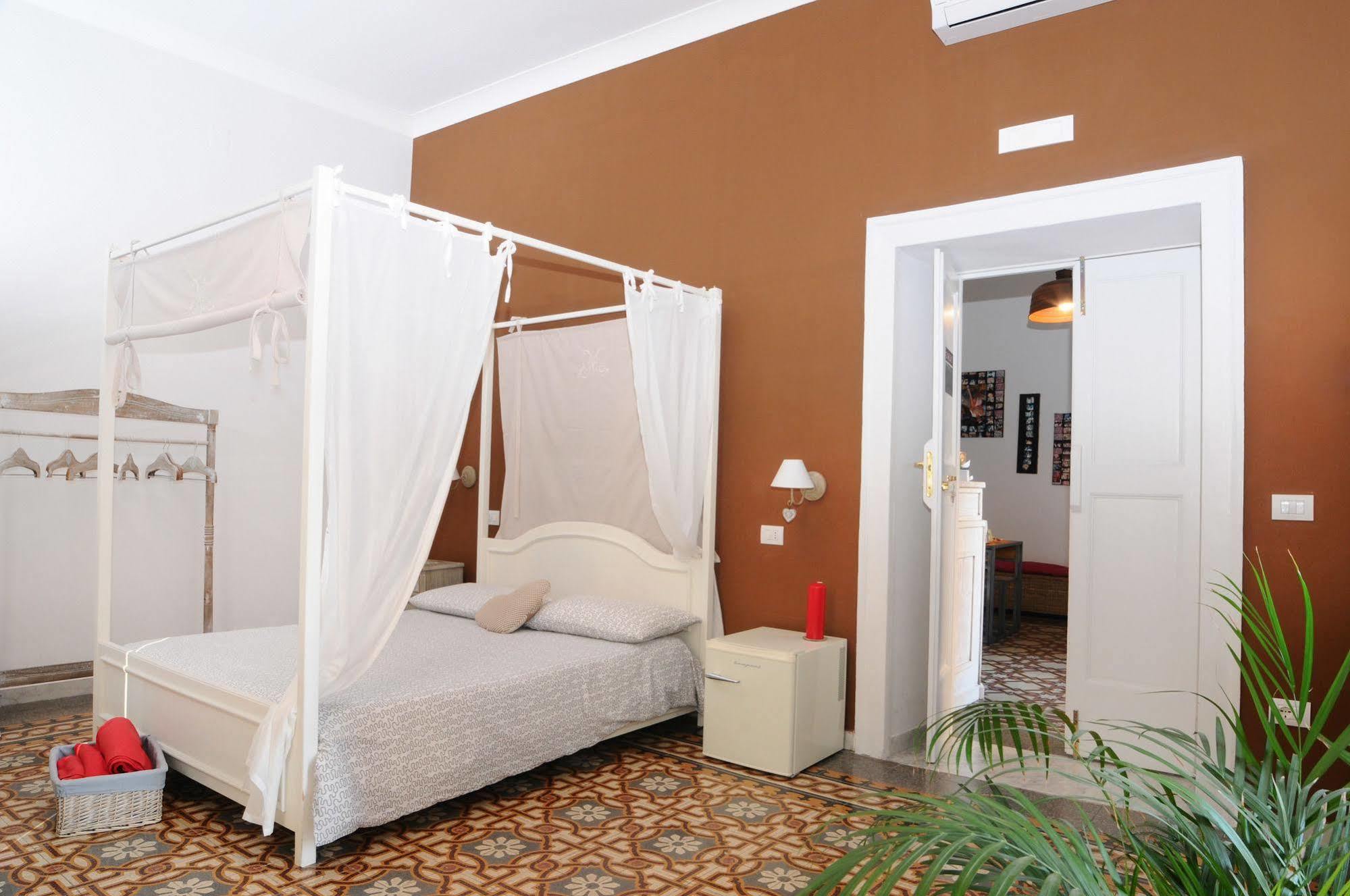 Bed and breakfast Napul'art 3*